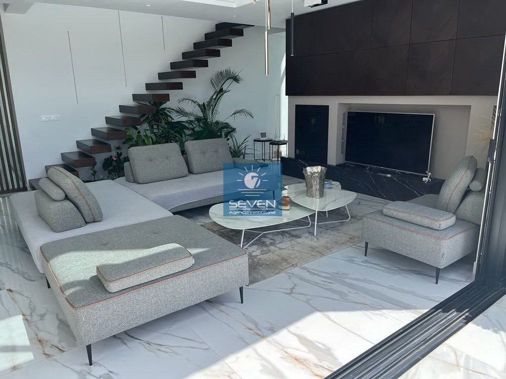 4 makuuhuone Huvila myytävänä paikassa Las Colinas Golf mukana 
autotalli - 2 950 000 € (Ref: 8040474)