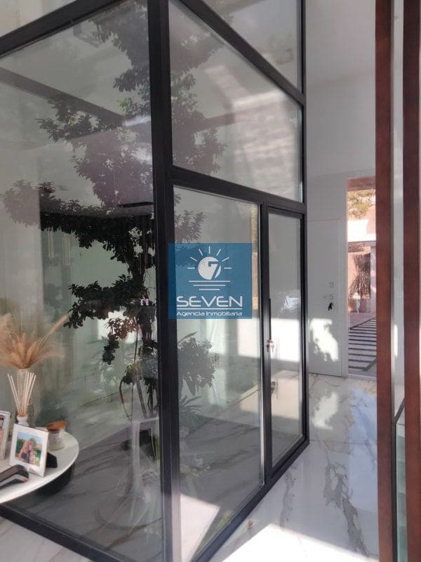 4 makuuhuone Huvila myytävänä paikassa Las Colinas Golf mukana 
autotalli - 2 950 000 € (Ref: 8040474)