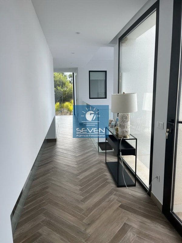 4 makuuhuone Huvila myytävänä paikassa Las Colinas Golf mukana 
autotalli - 2 950 000 € (Ref: 8040474)