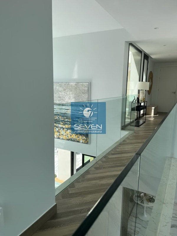 4 makuuhuone Huvila myytävänä paikassa Las Colinas Golf mukana 
autotalli - 2 950 000 € (Ref: 8040474)