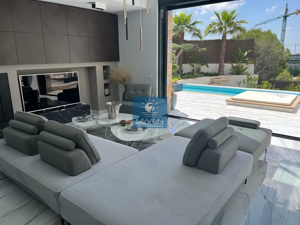 4 makuuhuone Huvila myytävänä paikassa Las Colinas Golf mukana 
autotalli - 2 950 000 € (Ref: 8040474)