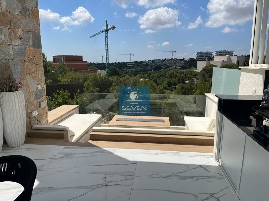 4 makuuhuone Huvila myytävänä paikassa Las Colinas Golf mukana 
autotalli - 2 950 000 € (Ref: 8040474)