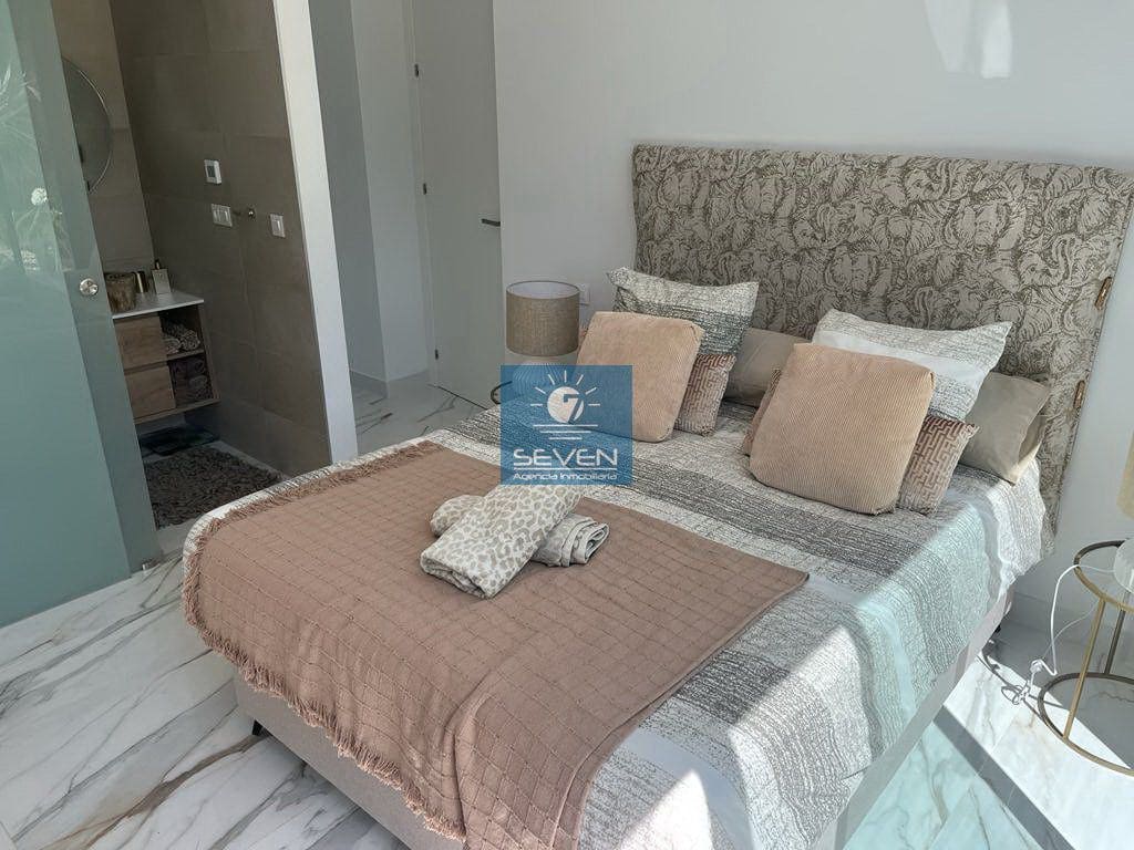 4 makuuhuone Huvila myytävänä paikassa Las Colinas Golf mukana 
autotalli - 2 950 000 € (Ref: 8040474)