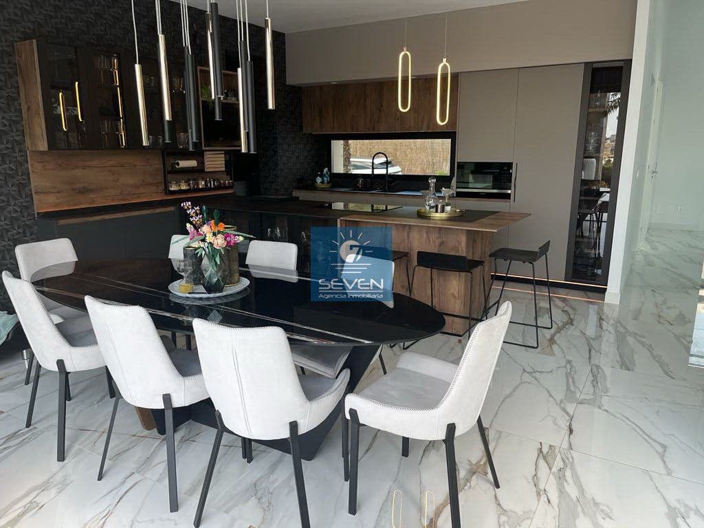 4 makuuhuone Huvila myytävänä paikassa Las Colinas Golf mukana 
autotalli - 2 950 000 € (Ref: 8040474)