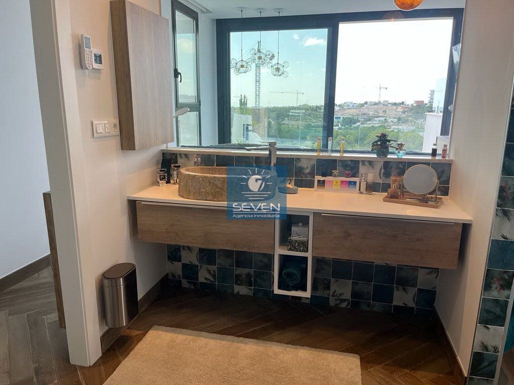 4 makuuhuone Huvila myytävänä paikassa Las Colinas Golf mukana 
autotalli - 2 950 000 € (Ref: 8040474)