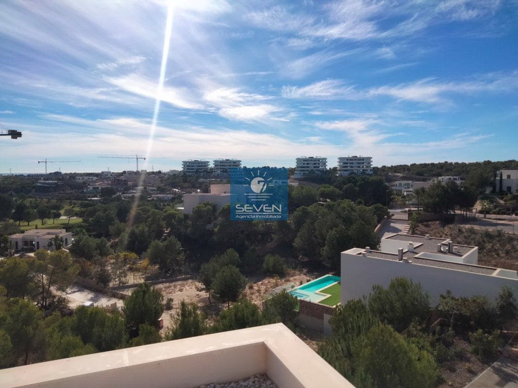 4 makuuhuone Huvila myytävänä paikassa Las Colinas Golf mukana 
autotalli - 2 950 000 € (Ref: 8040474)