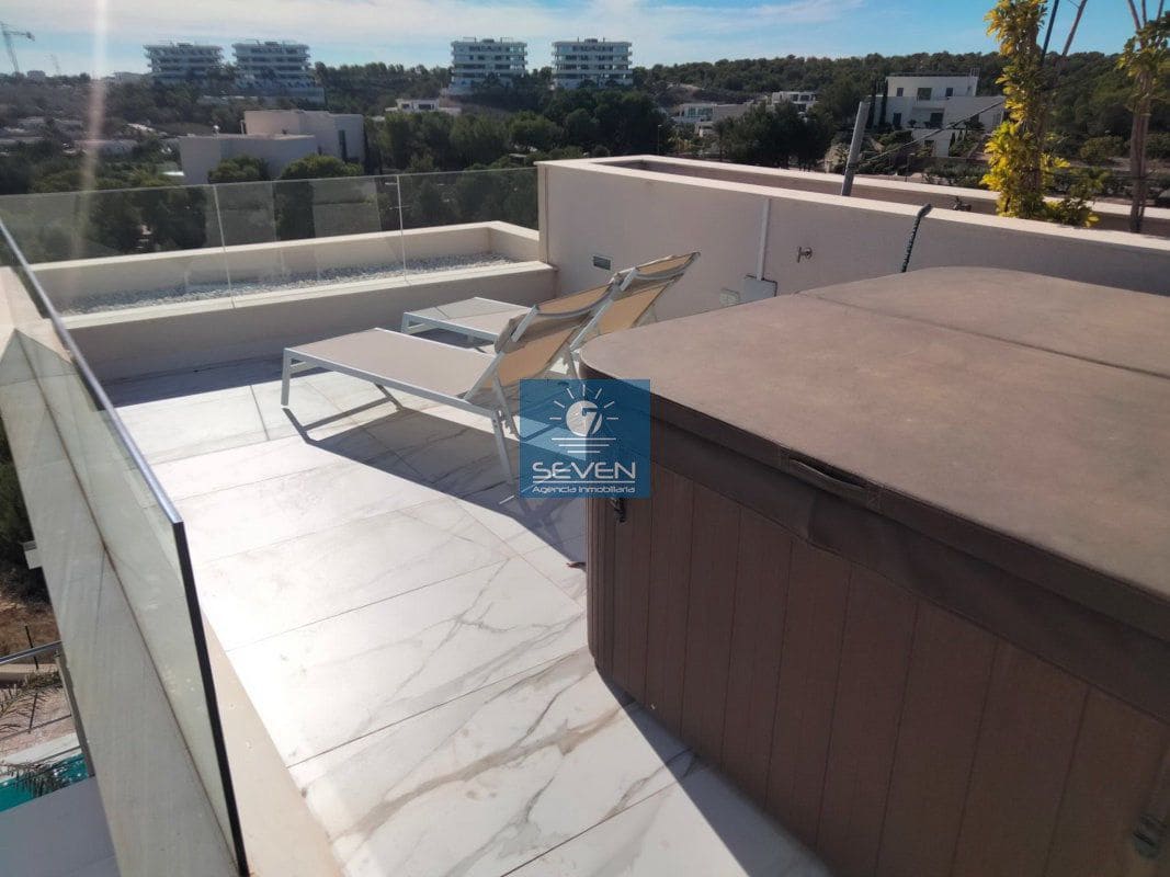 4 makuuhuone Huvila myytävänä paikassa Las Colinas Golf mukana 
autotalli - 2 950 000 € (Ref: 8040474)