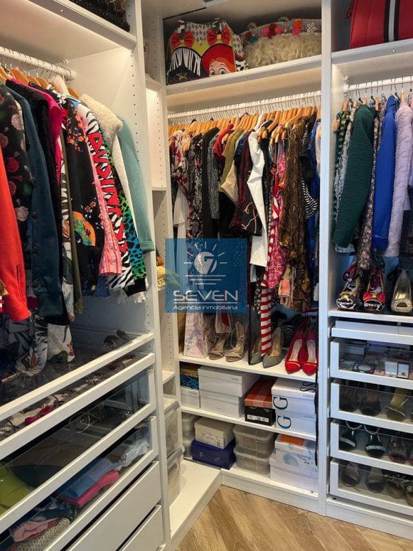 4 makuuhuone Huvila myytävänä paikassa Las Colinas Golf mukana 
autotalli - 2 950 000 € (Ref: 8040474)