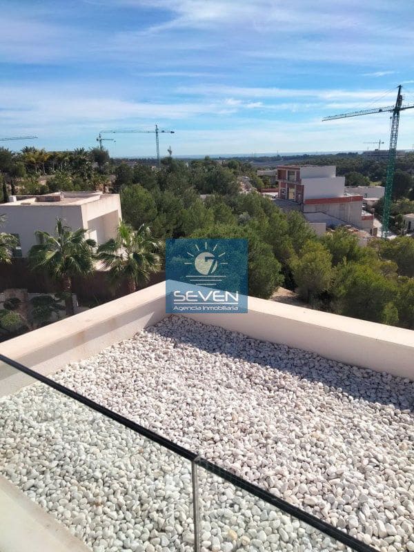 4 makuuhuone Huvila myytävänä paikassa Las Colinas Golf mukana 
autotalli - 2 950 000 € (Ref: 8040474)