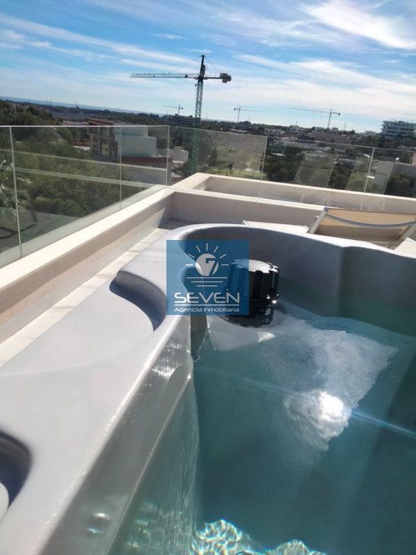 4 makuuhuone Huvila myytävänä paikassa Las Colinas Golf mukana 
autotalli - 2 950 000 € (Ref: 8040474)