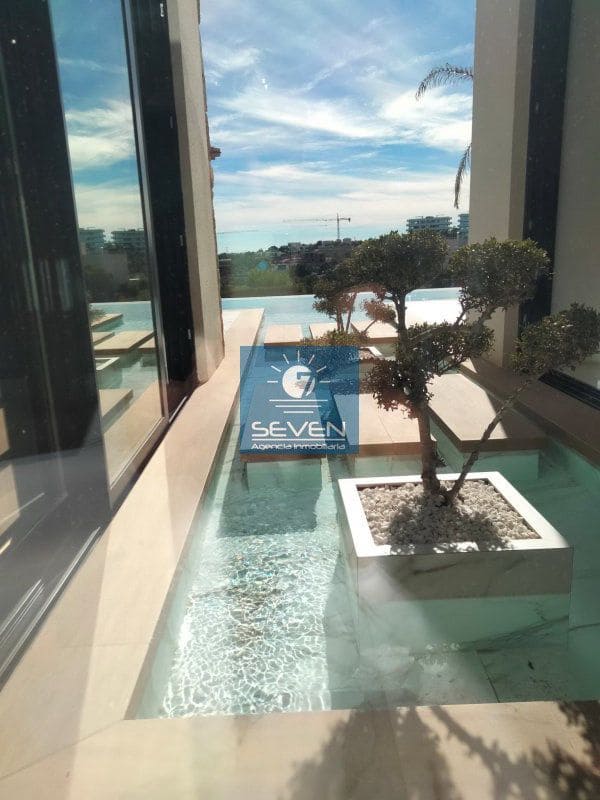 4 makuuhuone Huvila myytävänä paikassa Las Colinas Golf mukana 
autotalli - 2 950 000 € (Ref: 8040474)