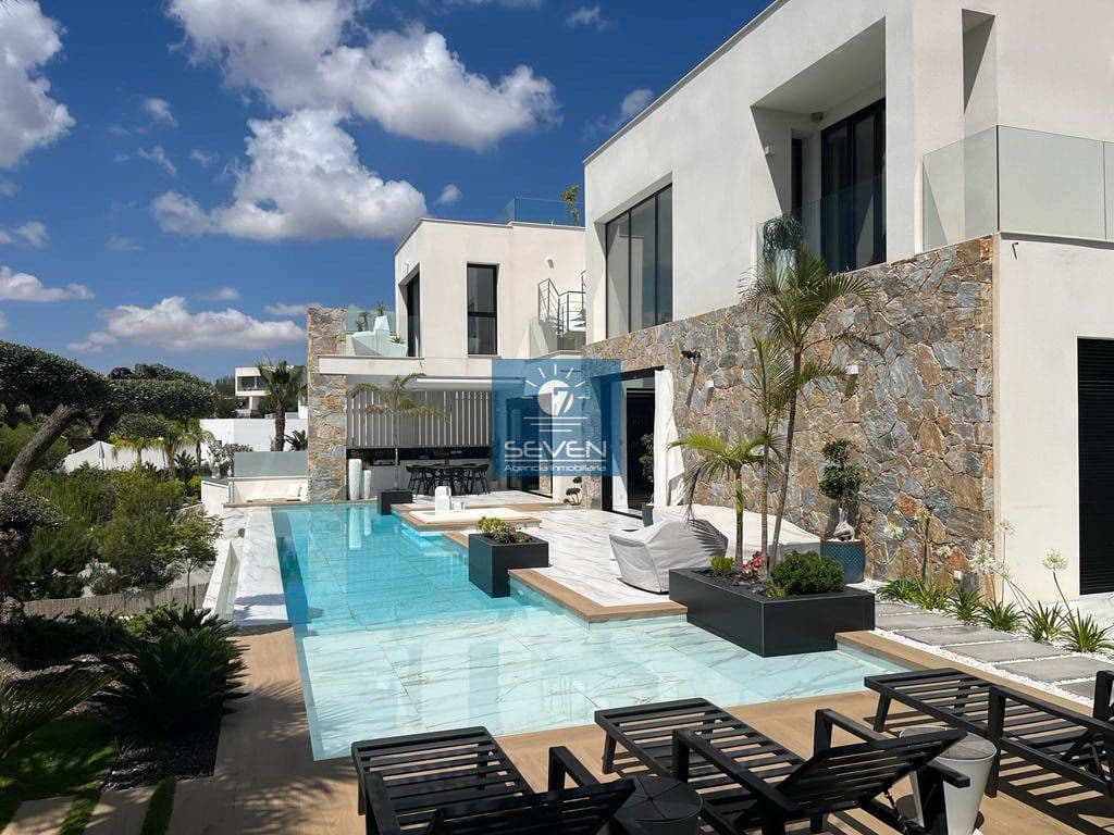 4 makuuhuone Huvila myytävänä paikassa Las Colinas Golf mukana 
autotalli - 2 950 000 € (Ref: 8040474)