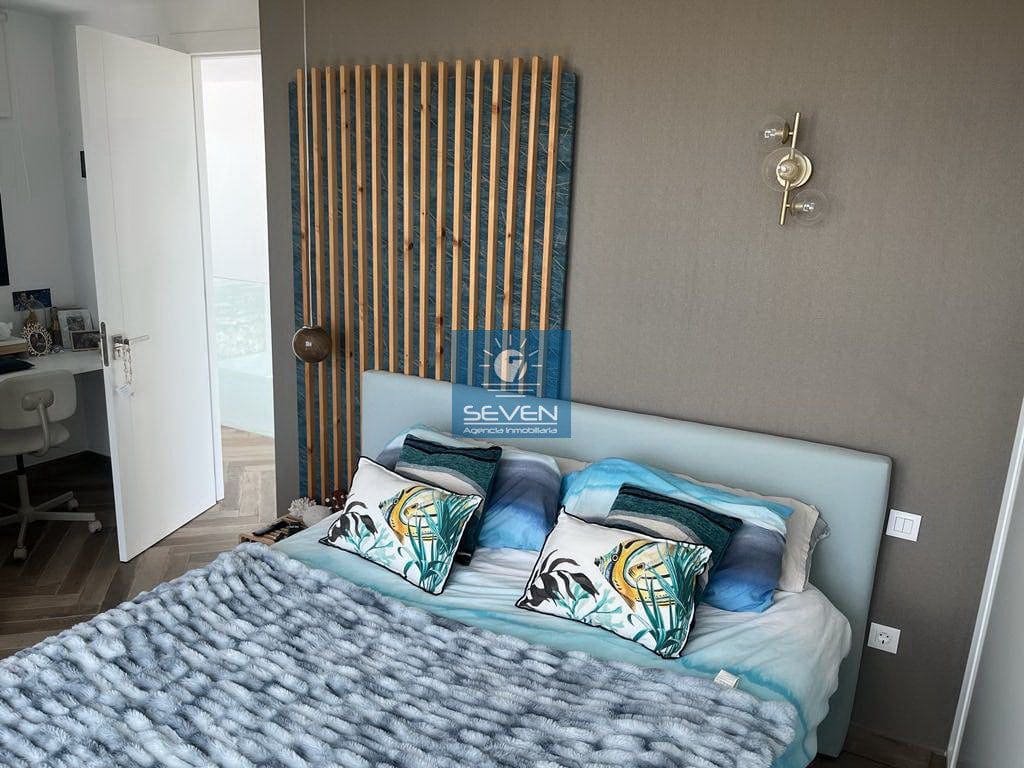 4 makuuhuone Huvila myytävänä paikassa Las Colinas Golf mukana 
autotalli - 2 950 000 € (Ref: 8040474)