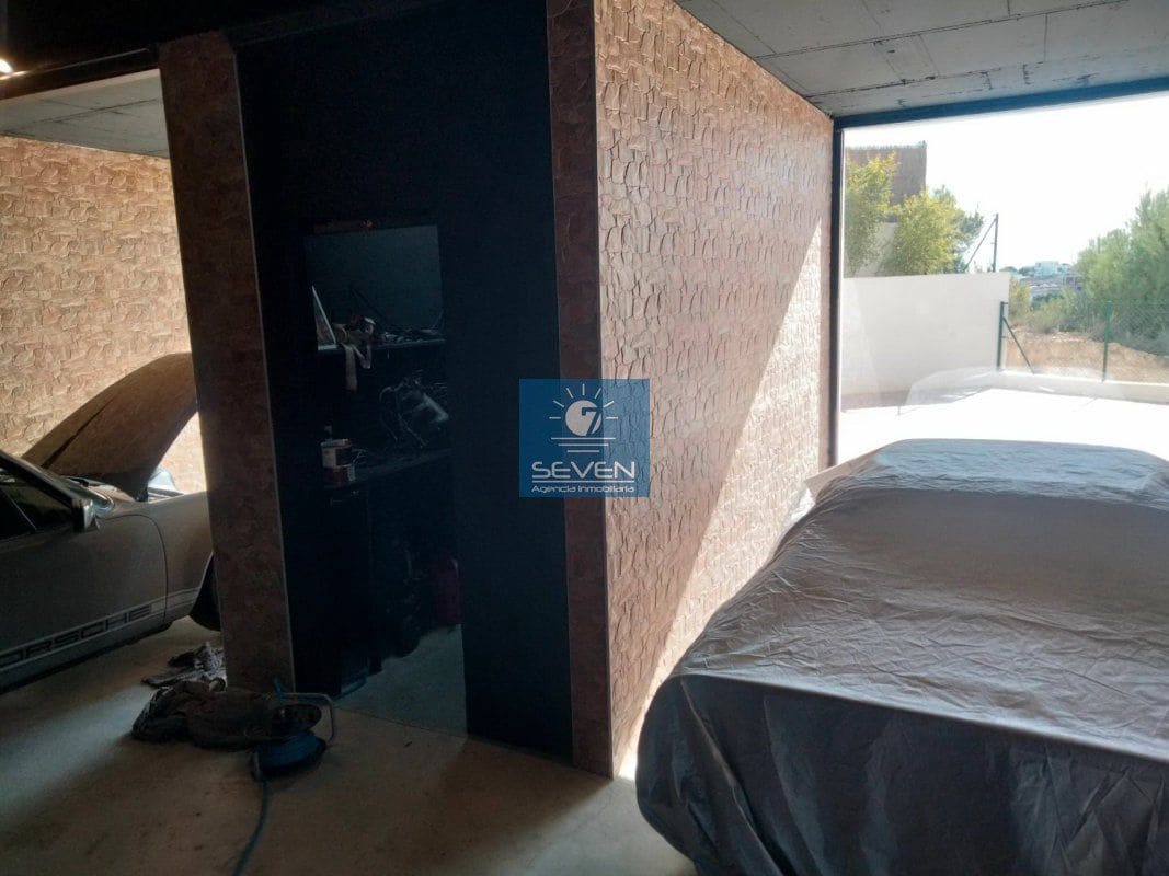 4 makuuhuone Huvila myytävänä paikassa Las Colinas Golf mukana 
autotalli - 2 950 000 € (Ref: 8040474)