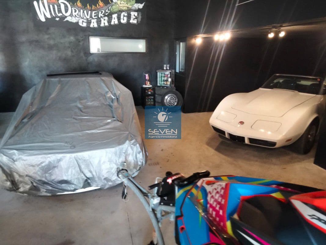 4 makuuhuone Huvila myytävänä paikassa Las Colinas Golf mukana 
autotalli - 2 950 000 € (Ref: 8040474)