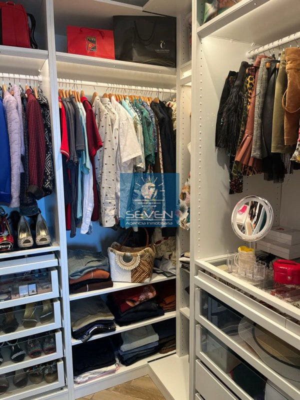 4 makuuhuone Huvila myytävänä paikassa Las Colinas Golf mukana 
autotalli - 2 950 000 € (Ref: 8040474)