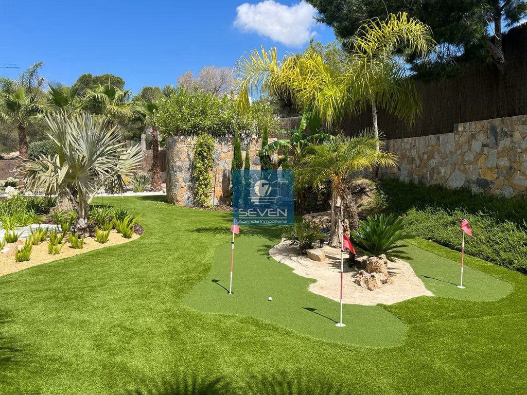 4 makuuhuone Huvila myytävänä paikassa Las Colinas Golf mukana 
autotalli - 2 950 000 € (Ref: 8040474)