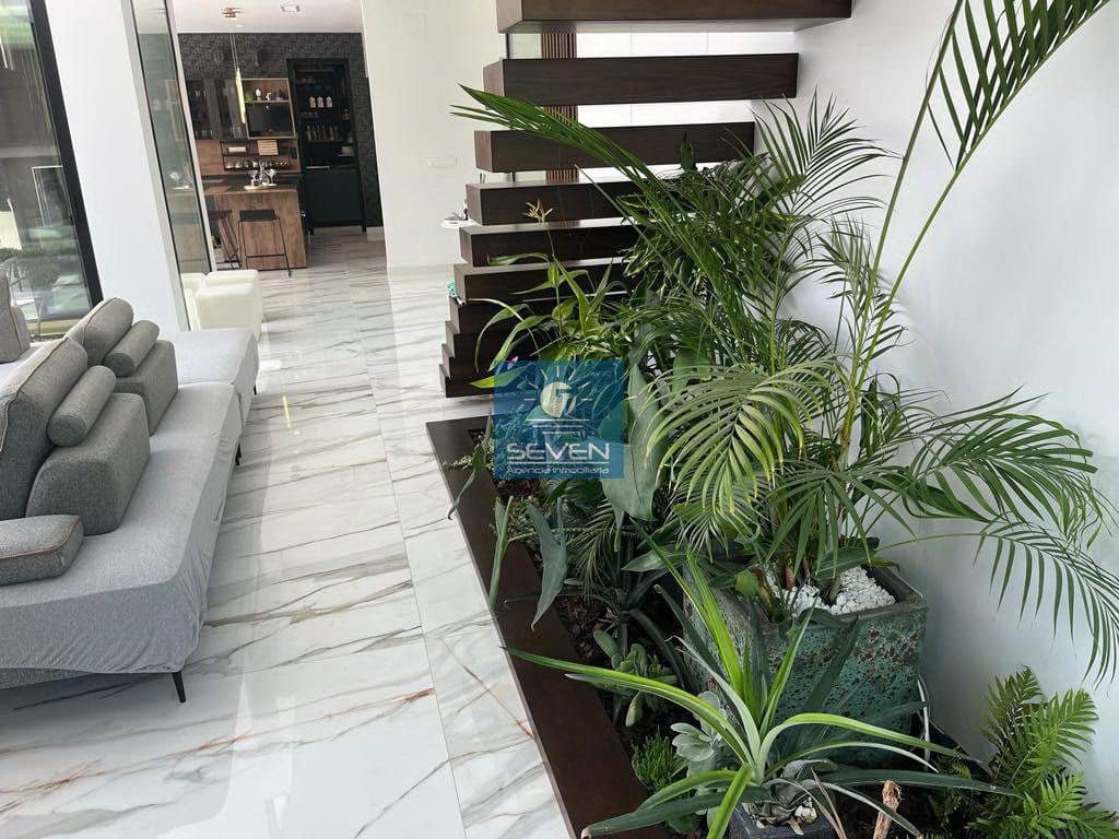 4 makuuhuone Huvila myytävänä paikassa Las Colinas Golf mukana 
autotalli - 2 950 000 € (Ref: 8040474)