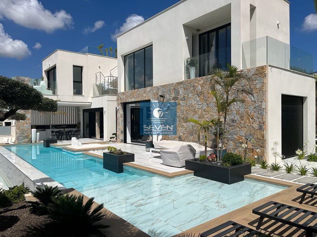 4 makuuhuone Huvila myytävänä paikassa Las Colinas Golf mukana 
autotalli - 2 950 000 € (Ref: 8040474)