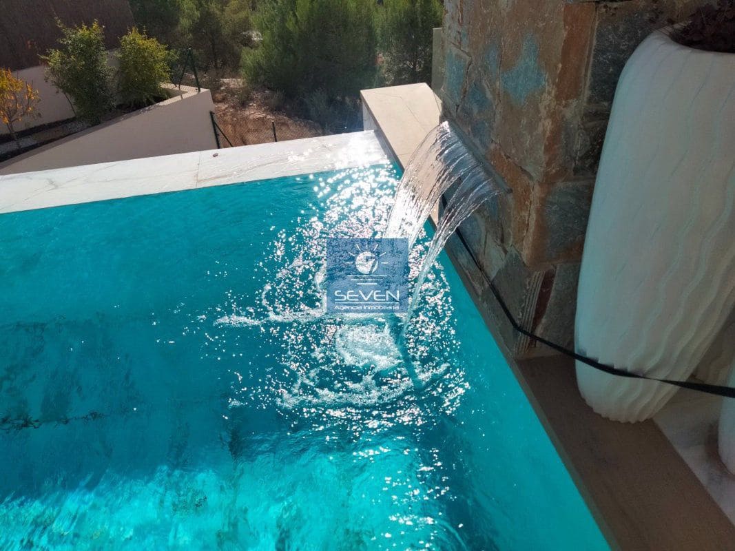 4 makuuhuone Huvila myytävänä paikassa Las Colinas Golf mukana 
autotalli - 2 950 000 € (Ref: 8040474)