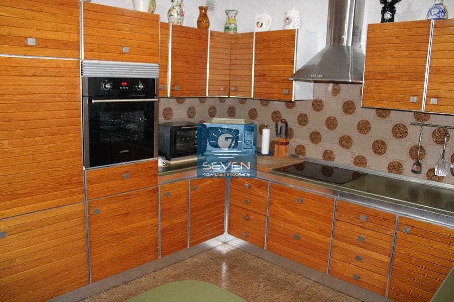 6 bedroom Villa for sale in Almunecar with garage - € 650,000 (Ref: 8322469)