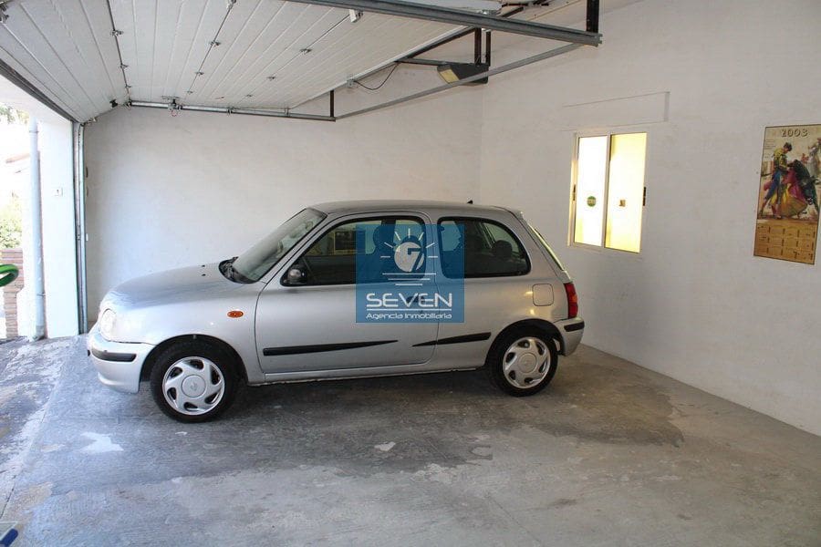 6 bedroom Villa for sale in Almunecar with garage - € 650,000 (Ref: 8322469)