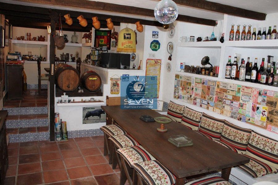 6 bedroom Villa for sale in Almunecar with garage - € 650,000 (Ref: 8322469)