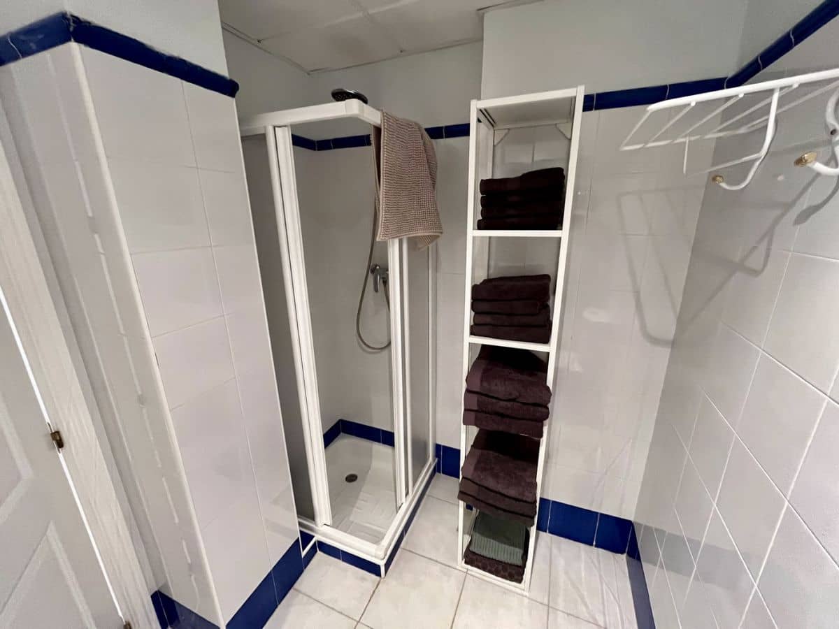 2 soveværelse Lejlighed til leje i Almunecar med garage - € 950 (Ref: 8402925)