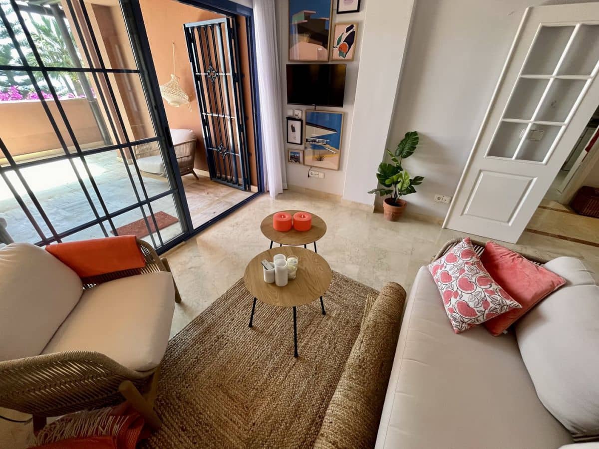 2 soveværelse Lejlighed til leje i Almunecar med garage - € 950 (Ref: 8402925)