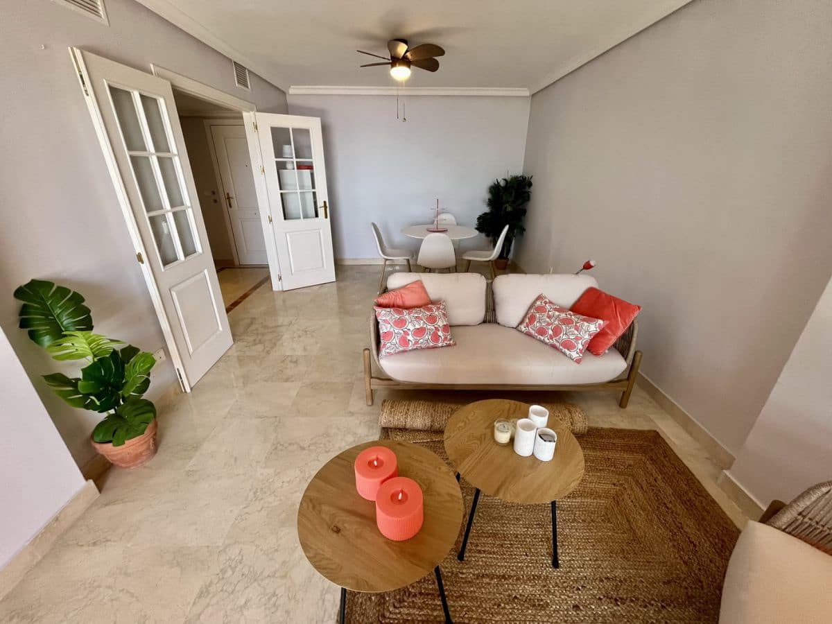 2 soveværelse Lejlighed til leje i Almunecar med garage - € 950 (Ref: 8402925)