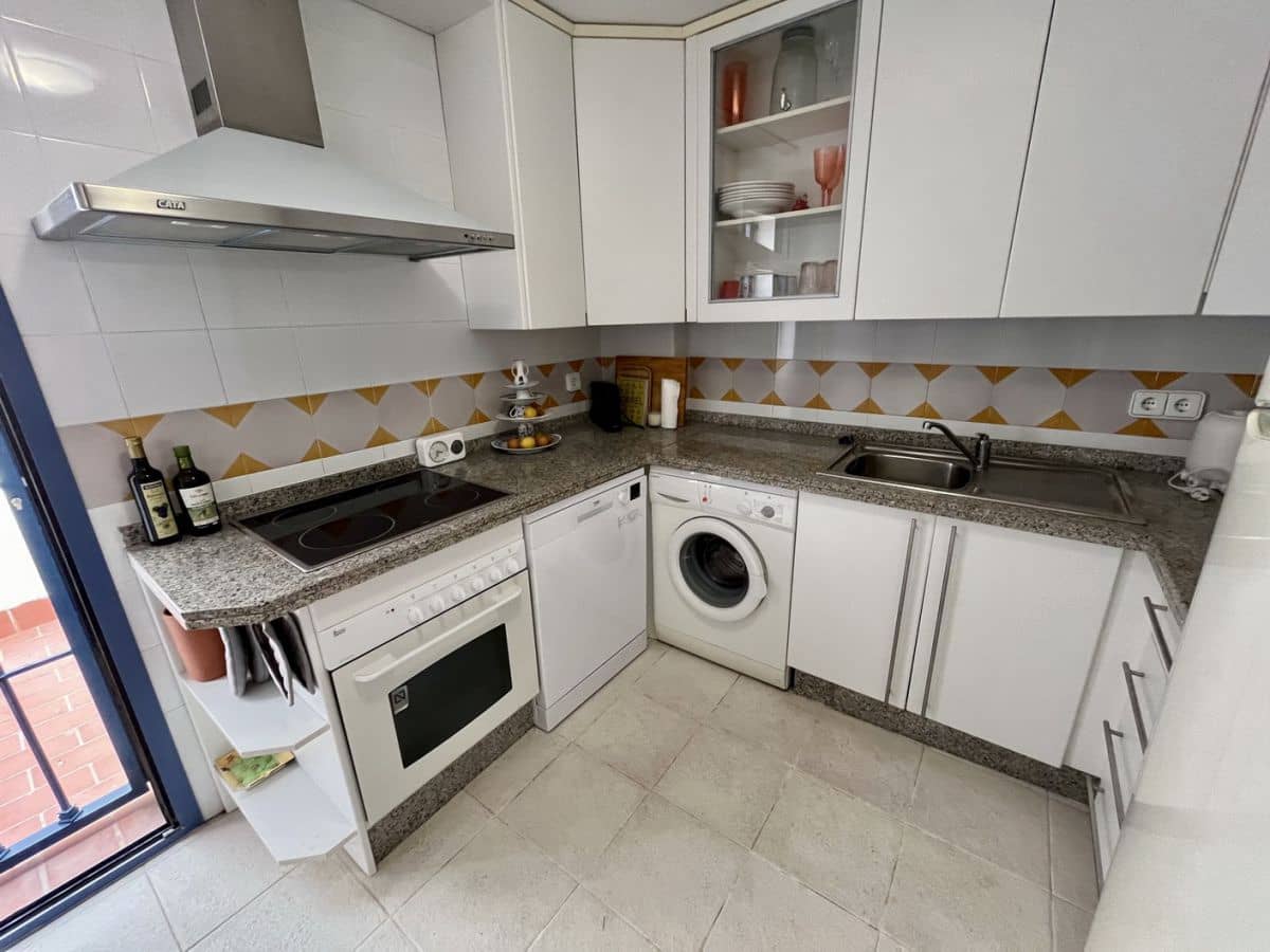 2 soveværelse Lejlighed til leje i Almunecar med garage - € 950 (Ref: 8402925)