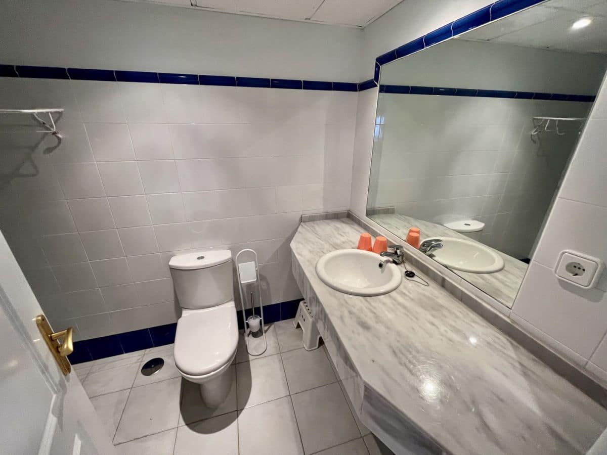 2 soveværelse Lejlighed til leje i Almunecar med garage - € 950 (Ref: 8402925)