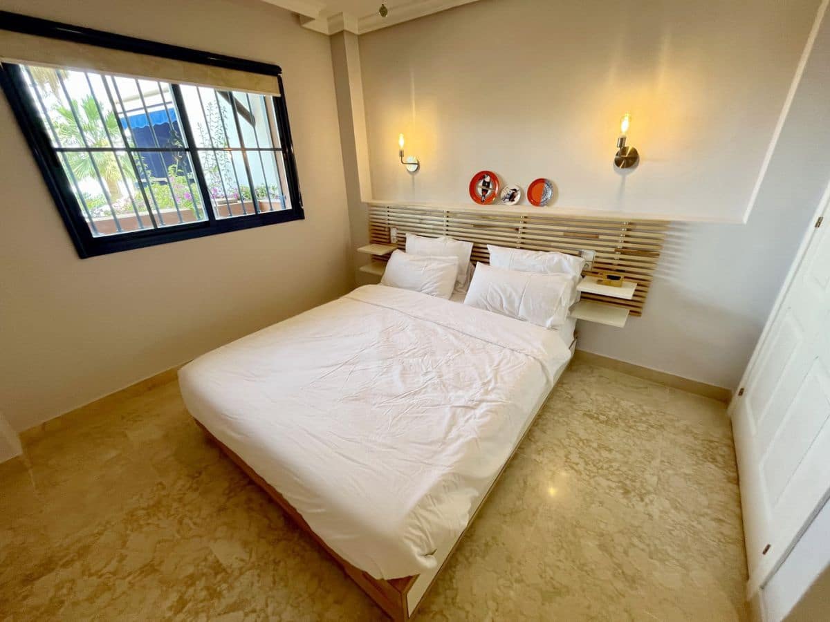 2 soveværelse Lejlighed til leje i Almunecar med garage - € 950 (Ref: 8402925)