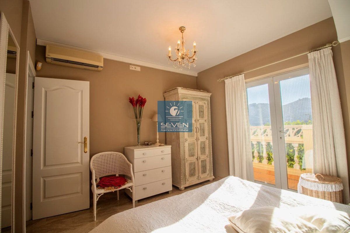 4 quarto Moradia para venda em Cotobro com garagem - 2 700 000 € (Ref: 8615134)