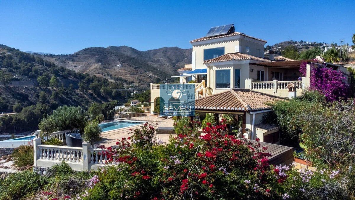 4 quarto Moradia para venda em Cotobro com garagem - 2 700 000 € (Ref: 8615134)