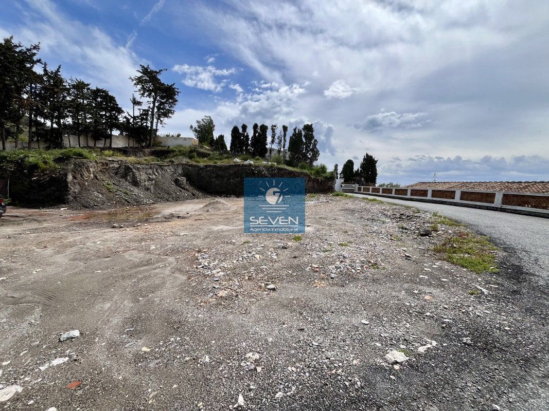 Grunde uden byggetilladelser til salg i La Herradura - € 800.000 (Ref: 8940718)