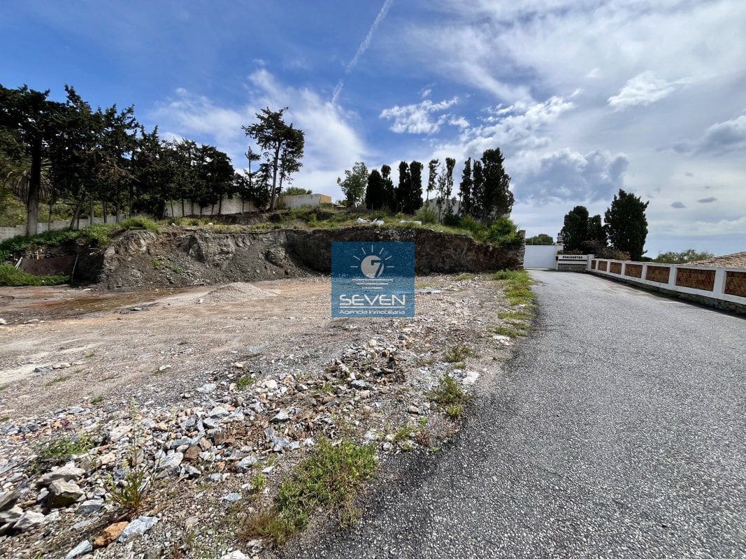 Grunde uden byggetilladelser til salg i La Herradura - € 800.000 (Ref: 8940718)