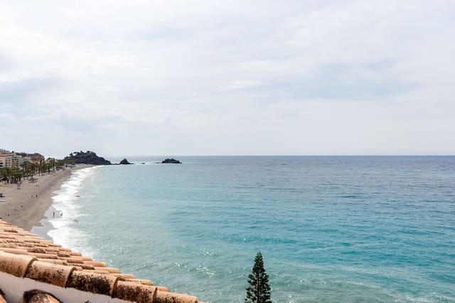 2 bedroom Apartment for holiday rental in Almuñécar - € 950 (Ref: 9012378)