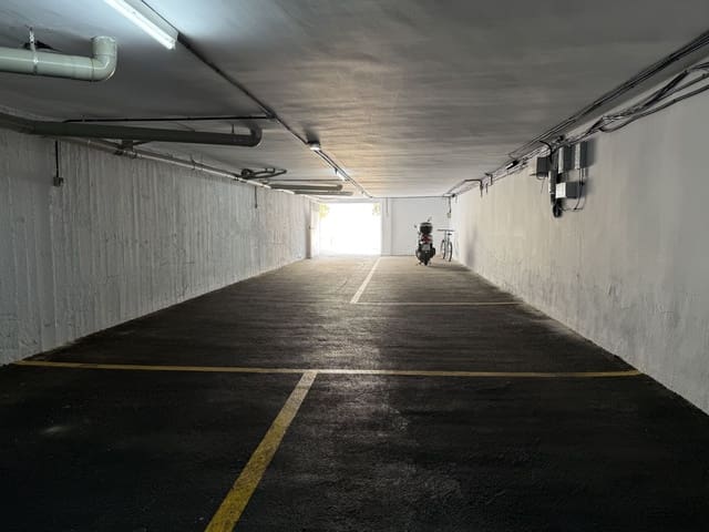 Garage til salg i Velilla, Almuñécar - € 22.500 (Ref: 9012381)