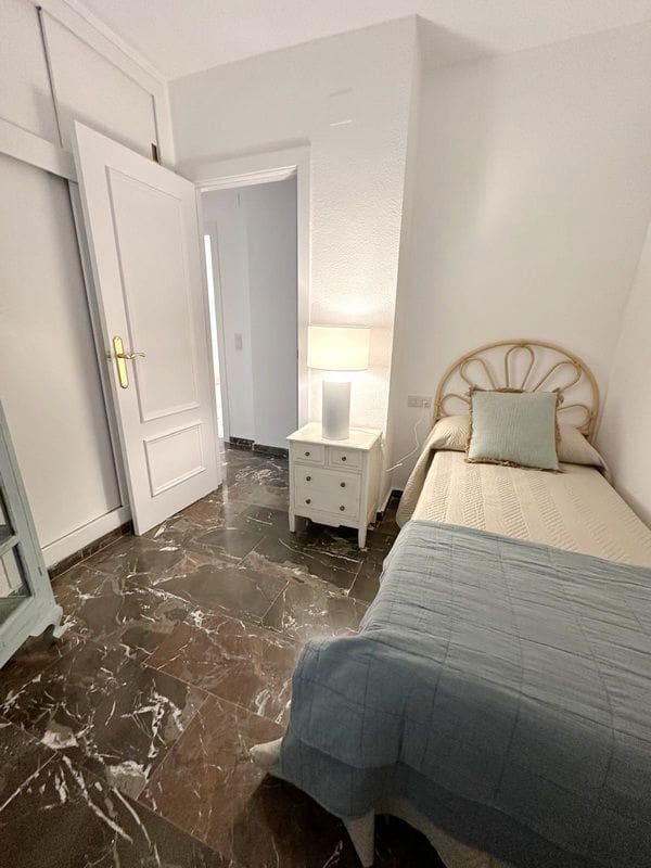 4 bedroom Apartment for rent in Almunecar - € 1,300 (Ref: 9040439)