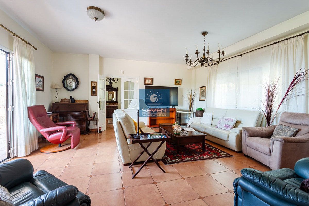 4 bedroom Villa for sale in Almunecar with garage - € 599,000 (Ref: 9157853)