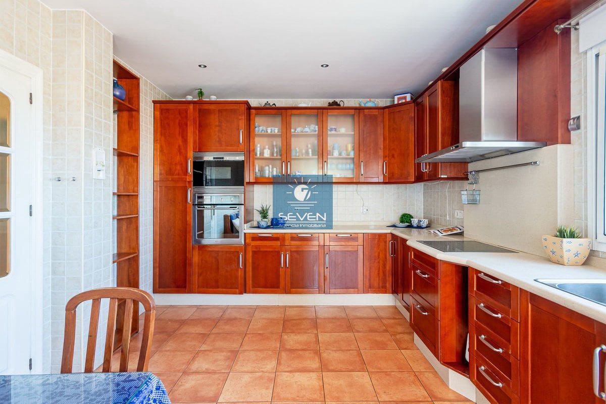 4 bedroom Villa for sale in Almunecar with garage - € 599,000 (Ref: 9157853)