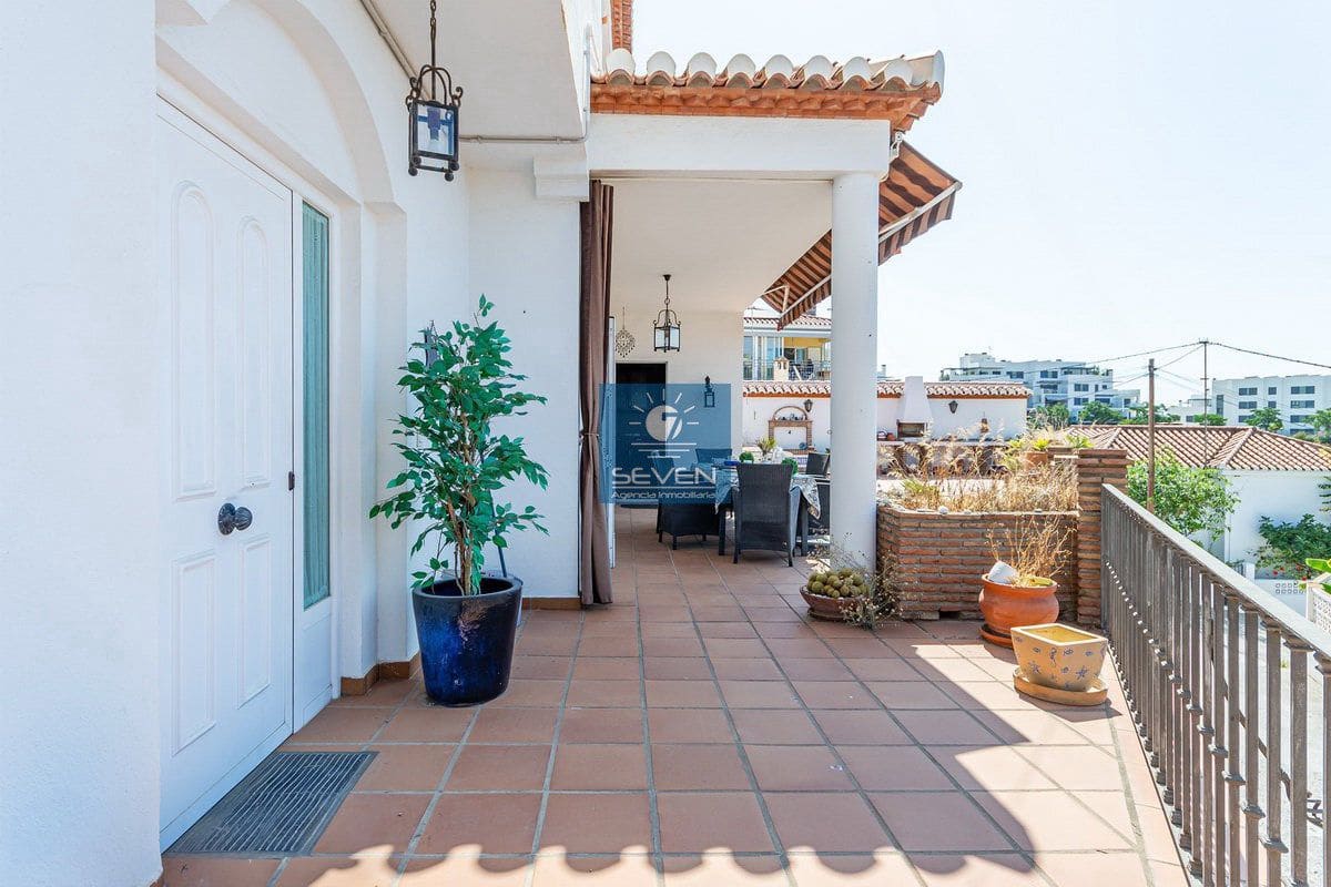 4 bedroom Villa for sale in Almunecar with garage - € 599,000 (Ref: 9157853)