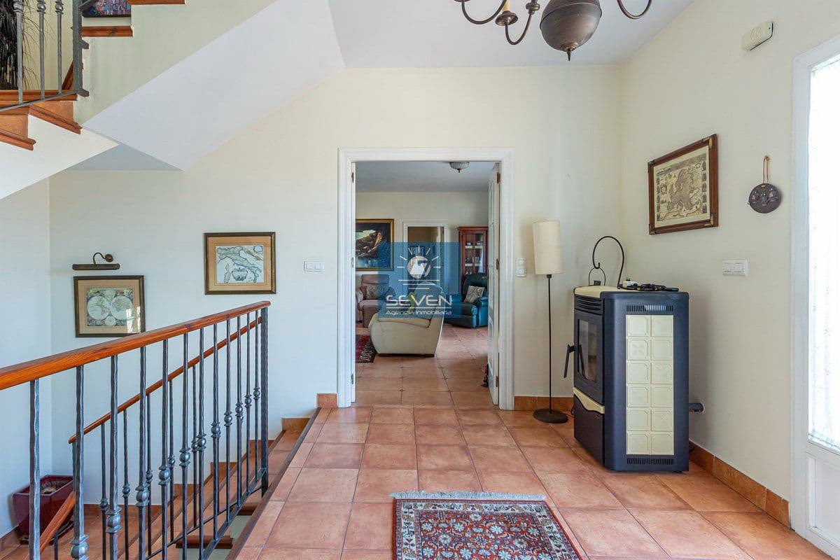 4 bedroom Villa for sale in Almunecar with garage - € 599,000 (Ref: 9157853)