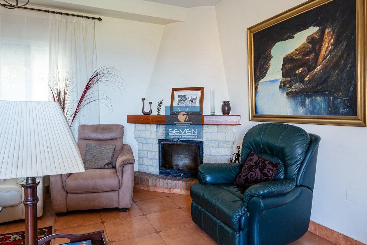 4 bedroom Villa for sale in Almunecar with garage - € 599,000 (Ref: 9157853)