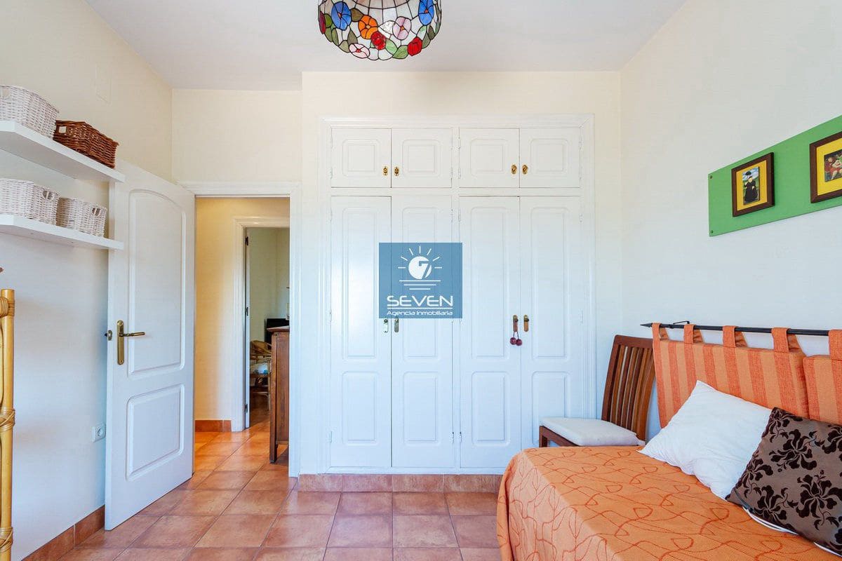 4 bedroom Villa for sale in Almunecar with garage - € 599,000 (Ref: 9157853)