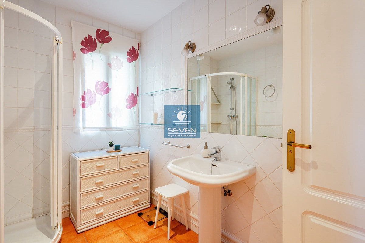 4 bedroom Villa for sale in Almunecar with garage - € 599,000 (Ref: 9157853)