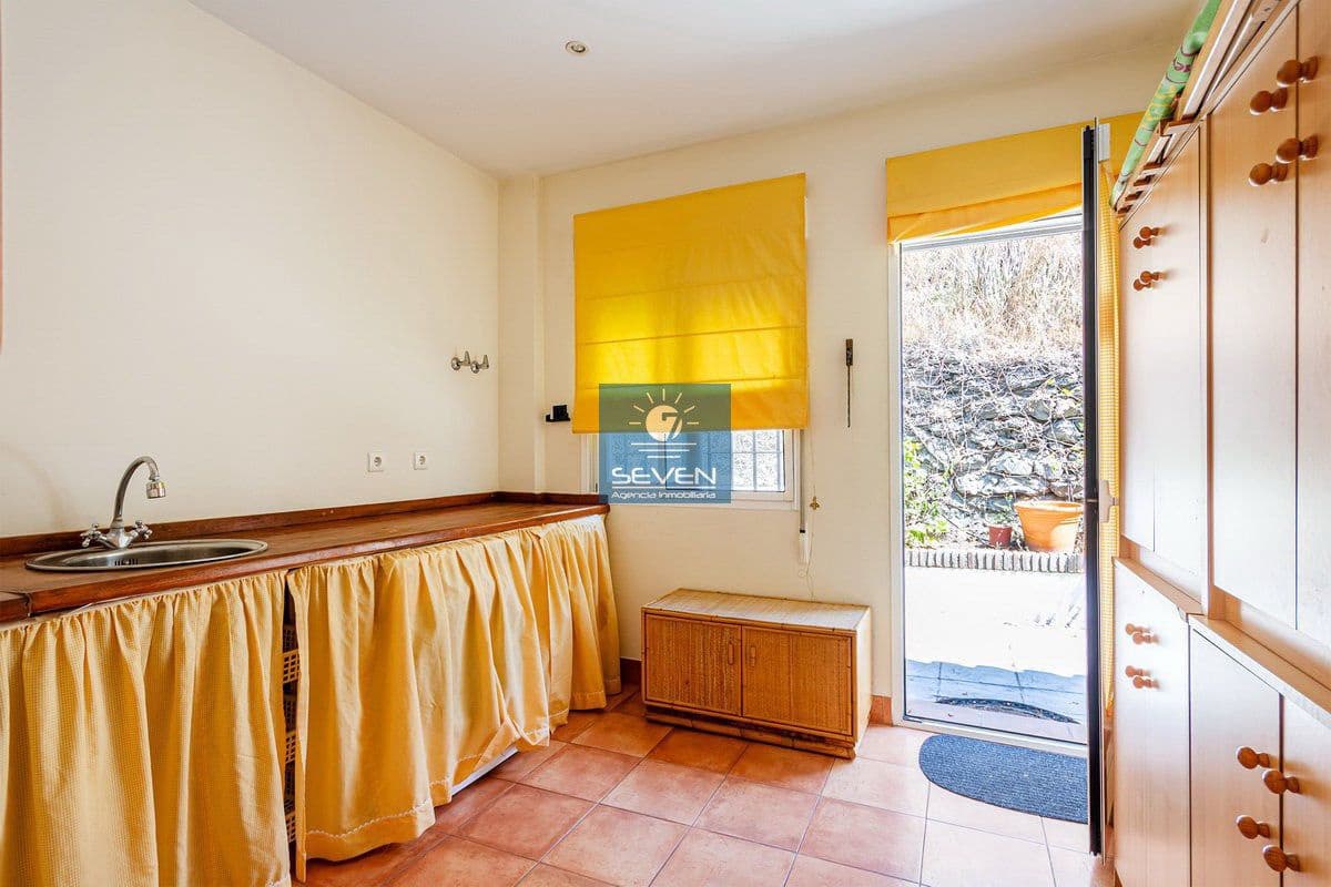 4 bedroom Villa for sale in Almunecar with garage - € 599,000 (Ref: 9157853)