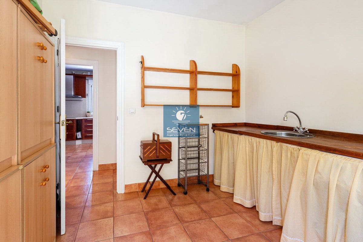 4 bedroom Villa for sale in Almunecar with garage - € 599,000 (Ref: 9157853)