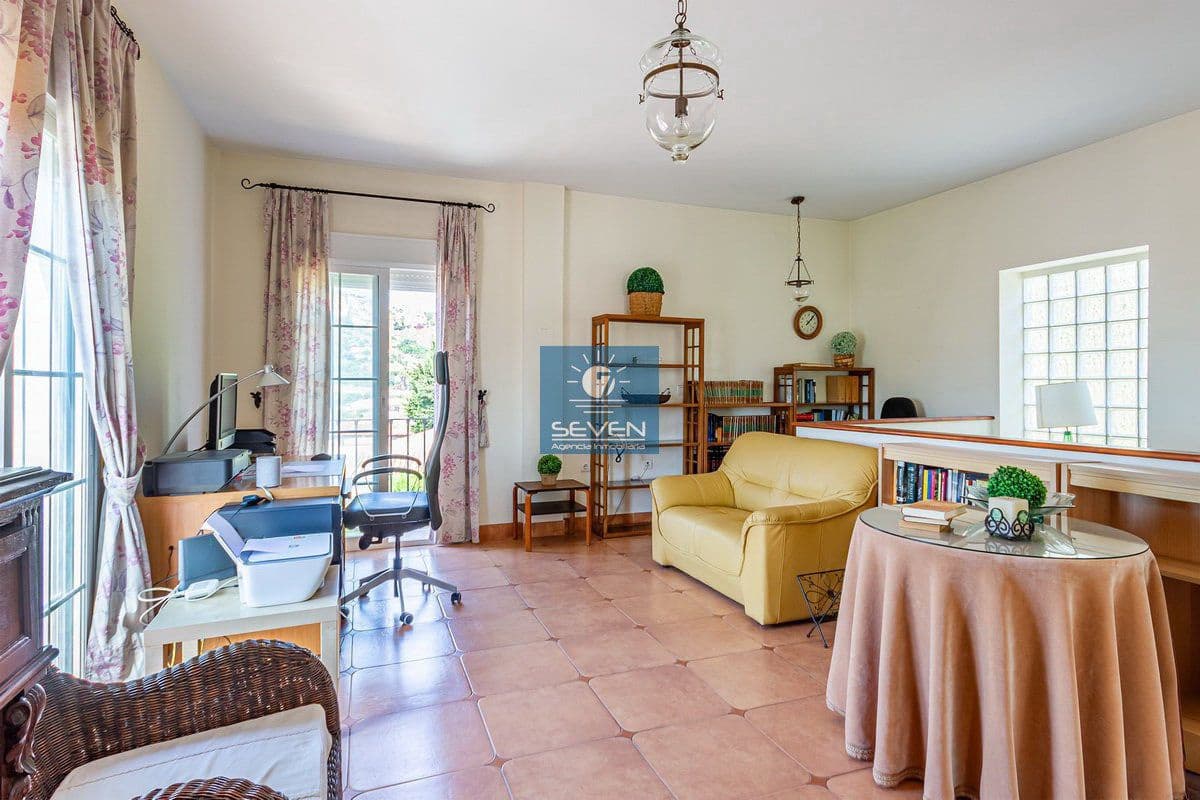 4 bedroom Villa for sale in Almunecar with garage - € 599,000 (Ref: 9157853)